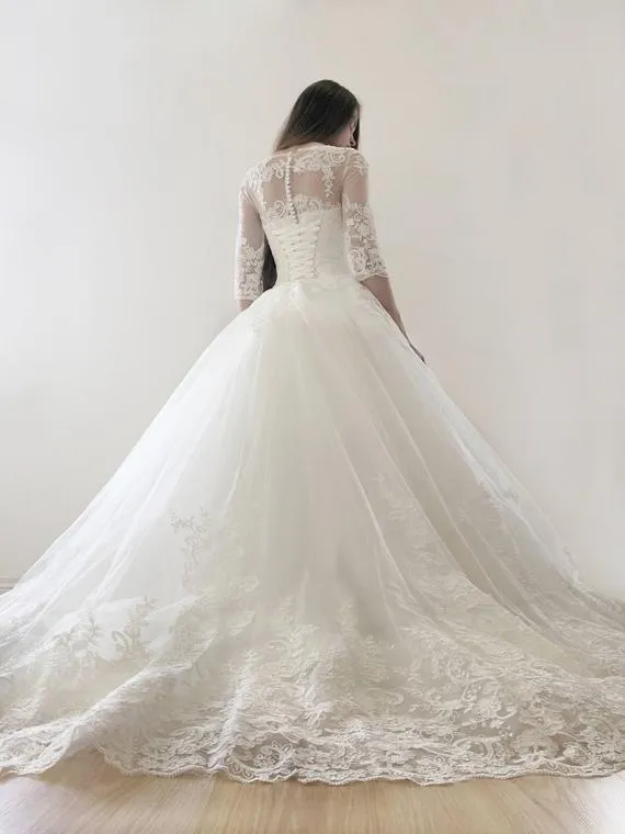 Elegant 2019 Lace Wedding Dress Half Sleeve Unique Lace Appliques Ball Gown Bridal Dress
