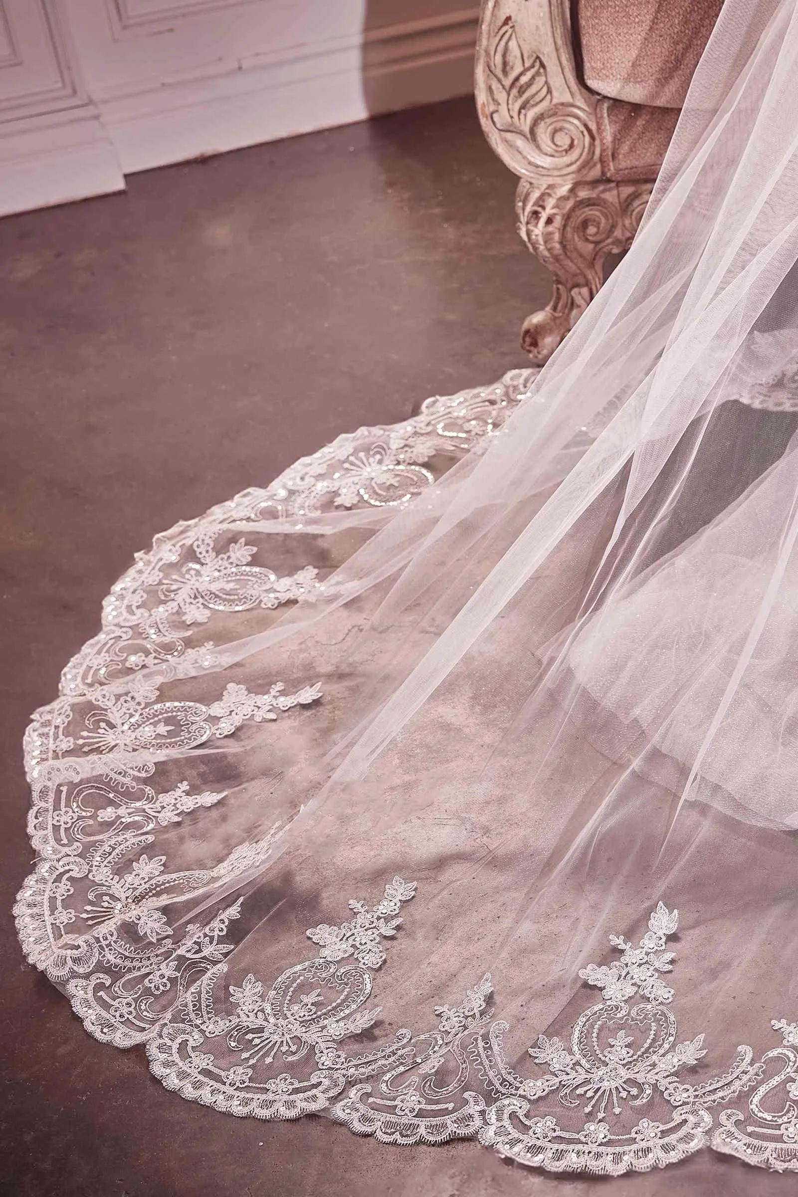 Embroidery Hem Lace Chapel Veil