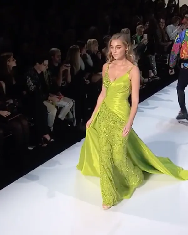 New Sexy Emerald Green Mermaid Prom Dresses V-Neck Beaded Long Prom Gowns with Full Beadings