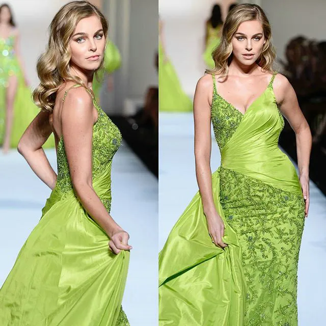 New Sexy Emerald Green Mermaid Prom Dresses V-Neck Beaded Long Prom Gowns with Full Beadings