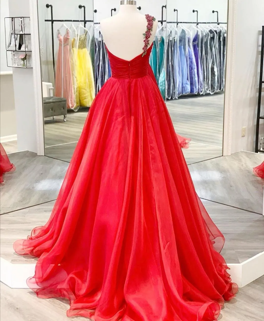 Red Long Chiffon Prom Gowns with Beaded Single Shoulder