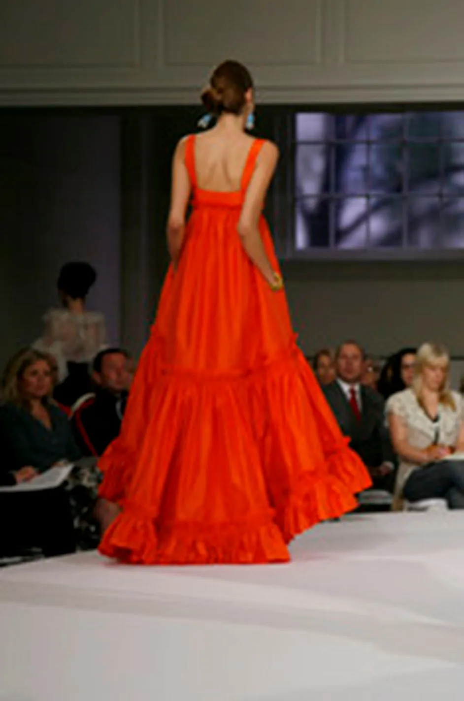 Resort 2008 Oscar de la Renta Look 56 Bright Coral Silk Full & Open Tiered Runway Dress