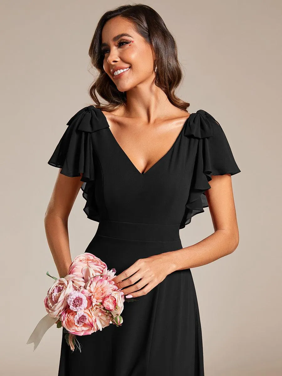 Robe de demoiselle d'honneur trapèze en mousseline à manches courtes avec nœud papillon et fente haute sur le devant