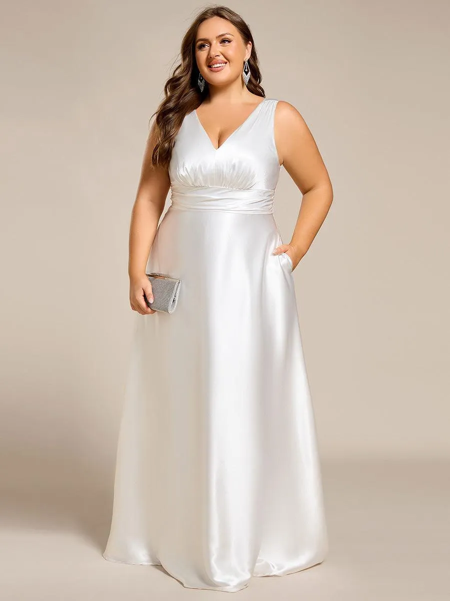 Robe de mariée en satin sans manches à col en V