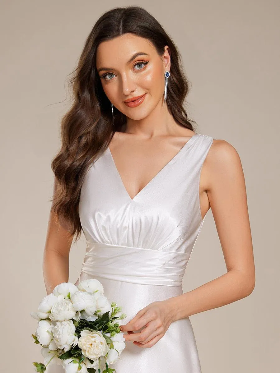 Robe de mariée en satin sans manches à col en V