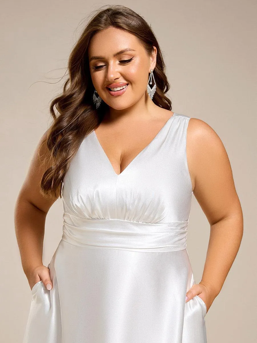 Robe de mariée en satin sans manches à col en V