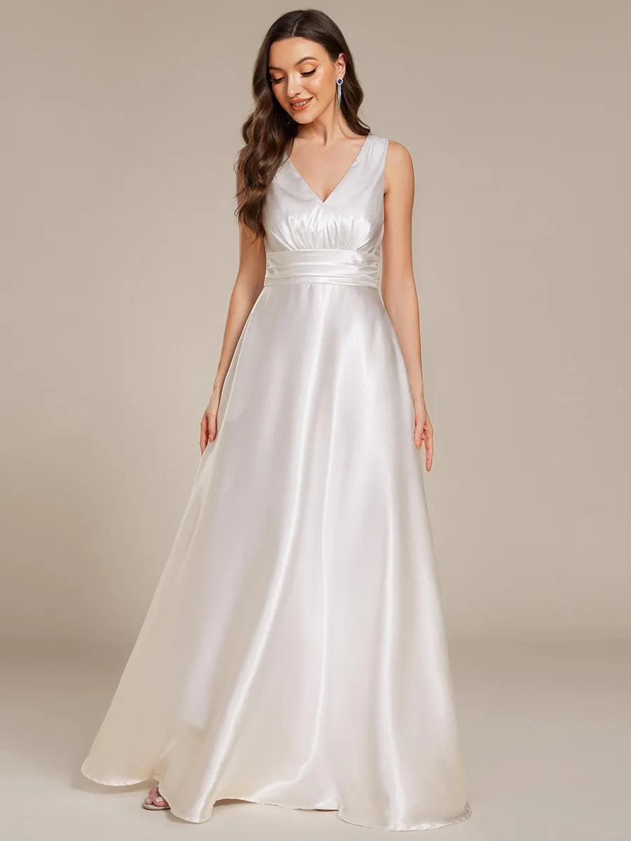 Robe de mariée en satin sans manches à col en V