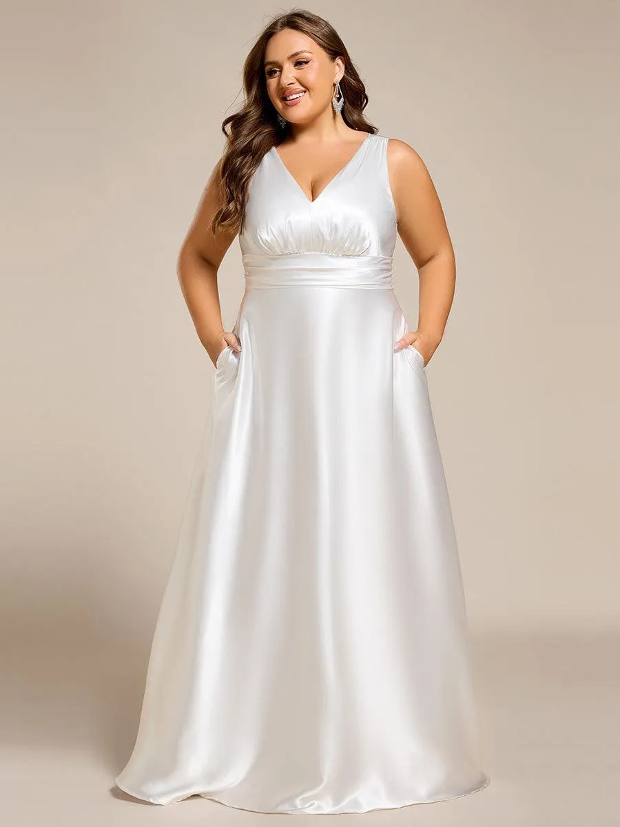 Robe de mariée en satin sans manches à col en V