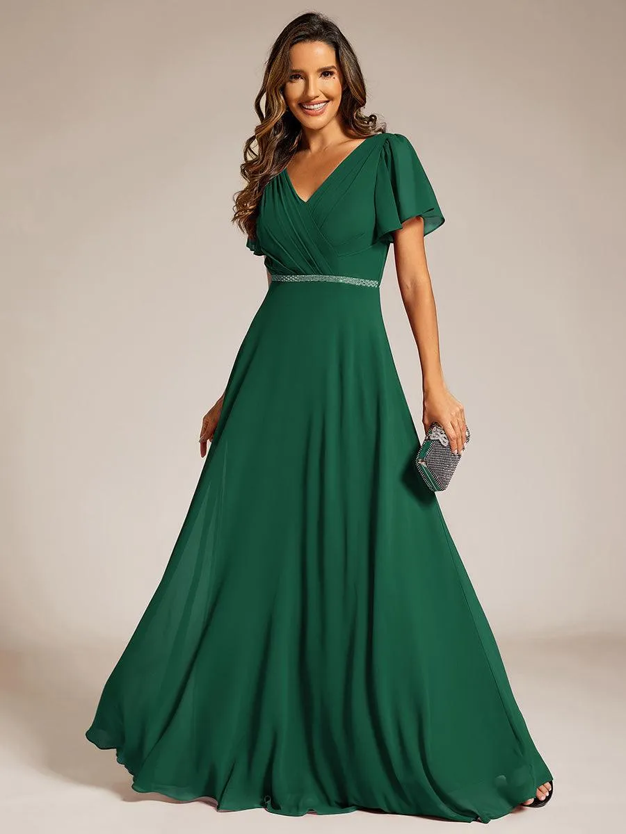 Robe de soirée plissée trapèze en mousseline de soie manches courtes et taille à sequins