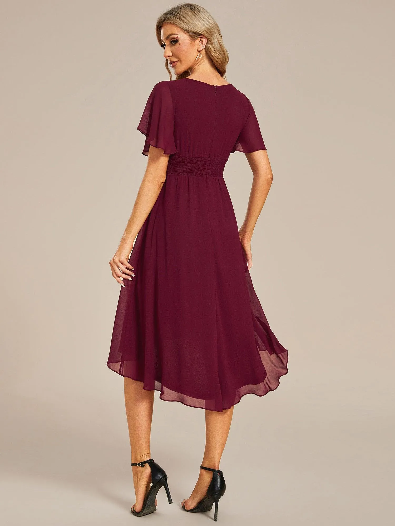 Robe d'invité de mariage trapèze en mousseline fluide à encolure ronde et longueur au genou