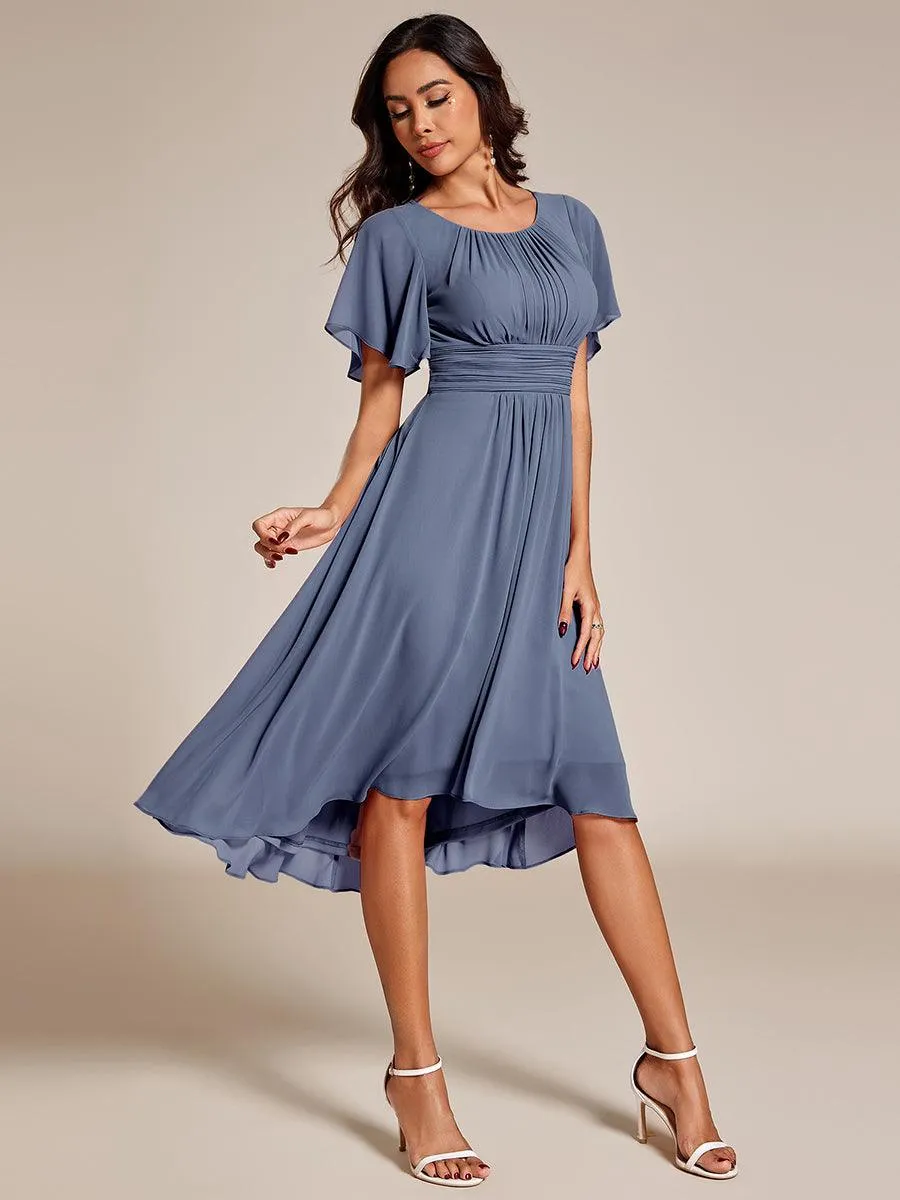 Robe d'invité de mariage trapèze en mousseline fluide à encolure ronde et longueur au genou