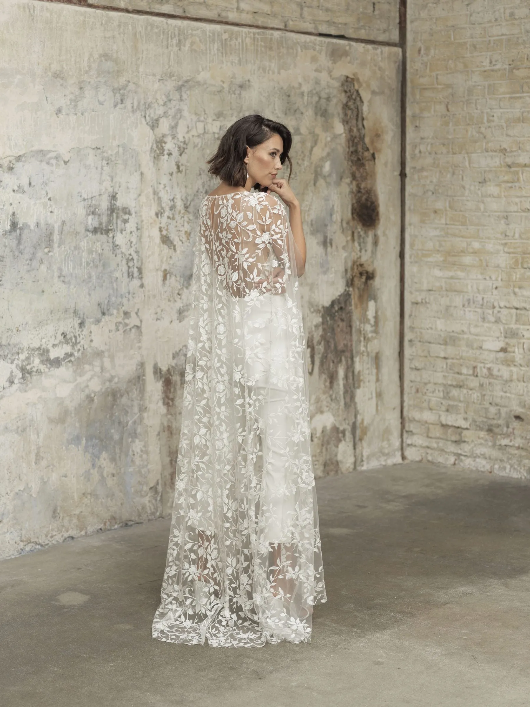 Roycebridal 2024 Wedding Jumpsuit With Cape Beach Wedding Dresses V Neck Tea Length Lace Bridal Outfit Wedding Gowns