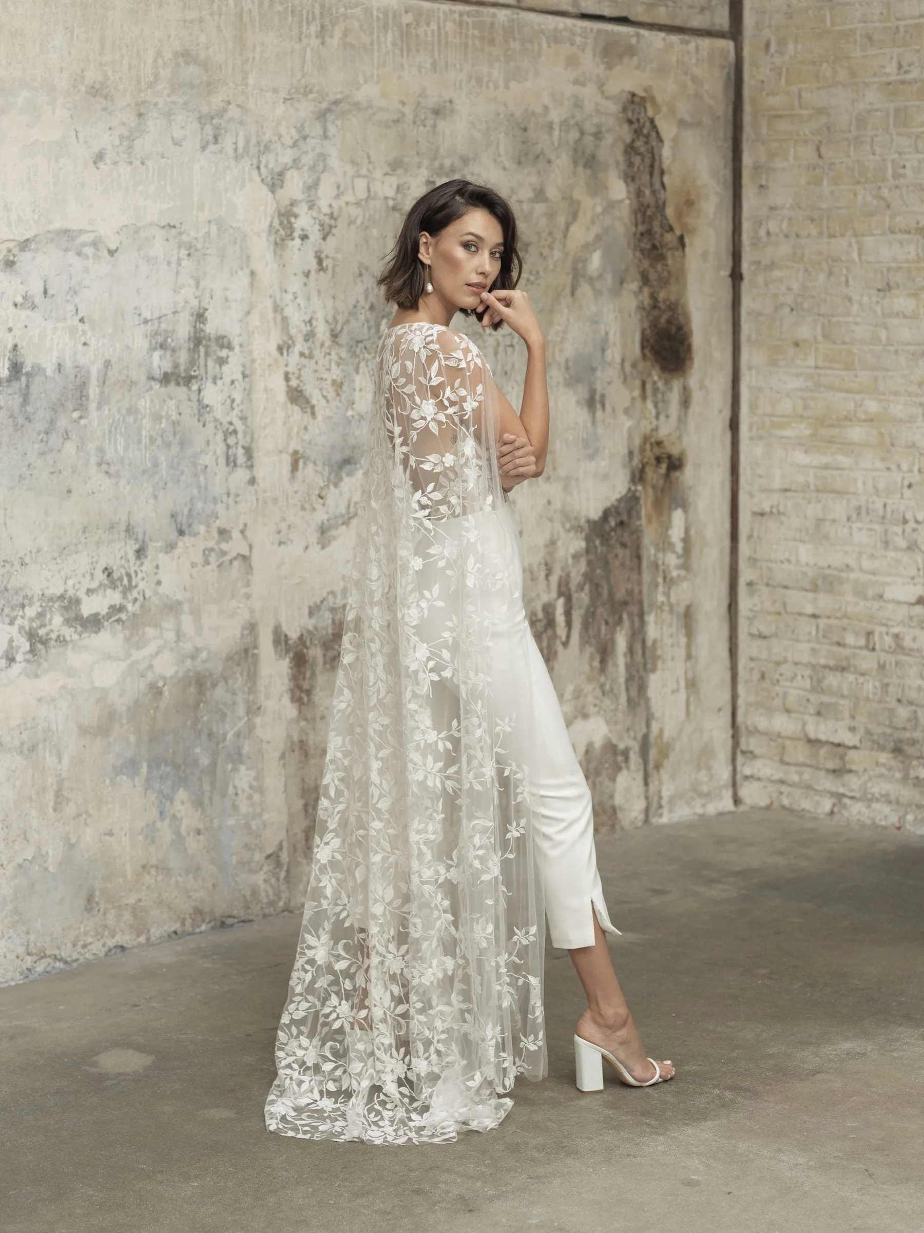 Roycebridal 2024 Wedding Jumpsuit With Cape Beach Wedding Dresses V Neck Tea Length Lace Bridal Outfit Wedding Gowns