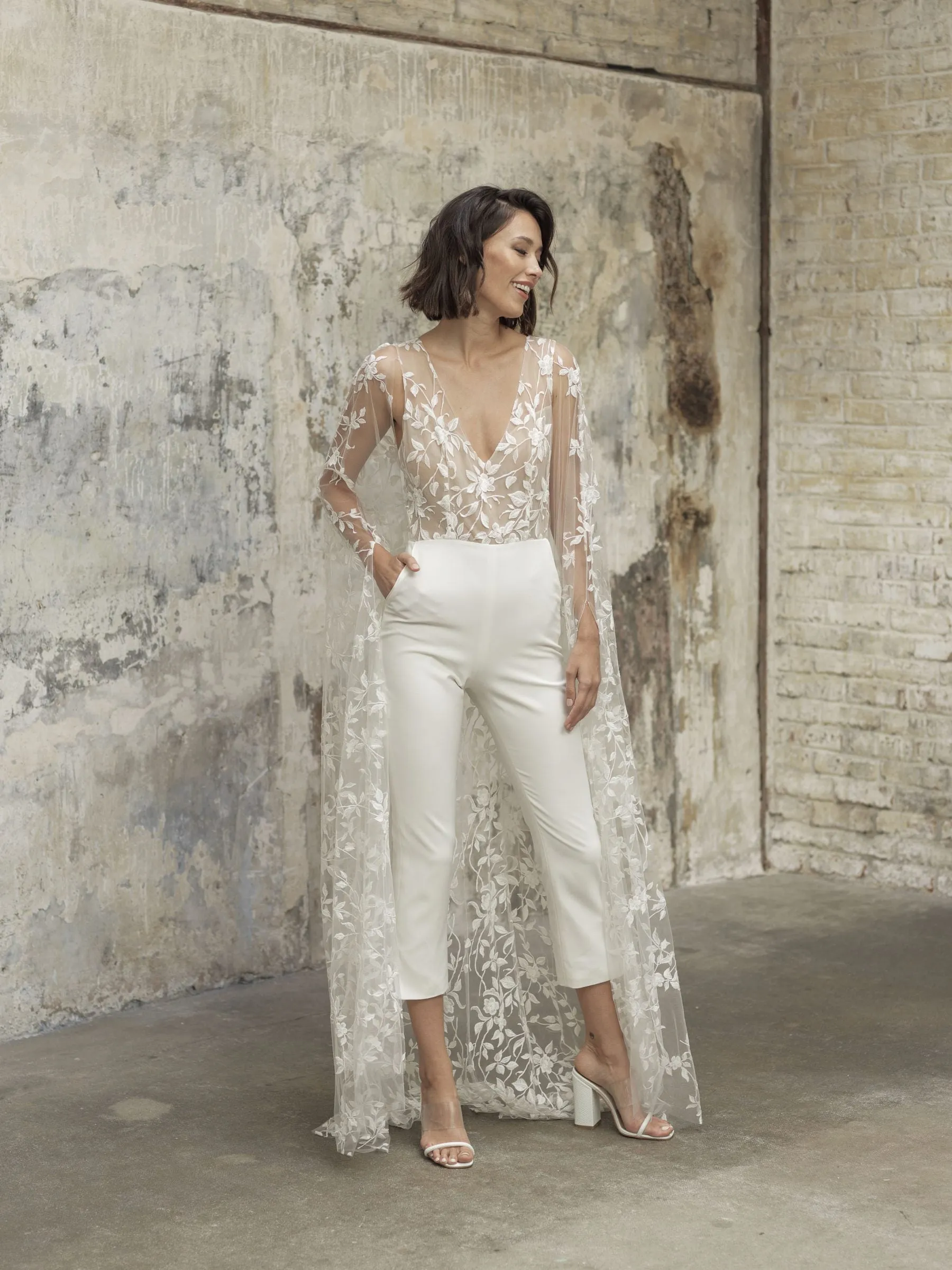 Roycebridal 2024 Wedding Jumpsuit With Cape Beach Wedding Dresses V Neck Tea Length Lace Bridal Outfit Wedding Gowns