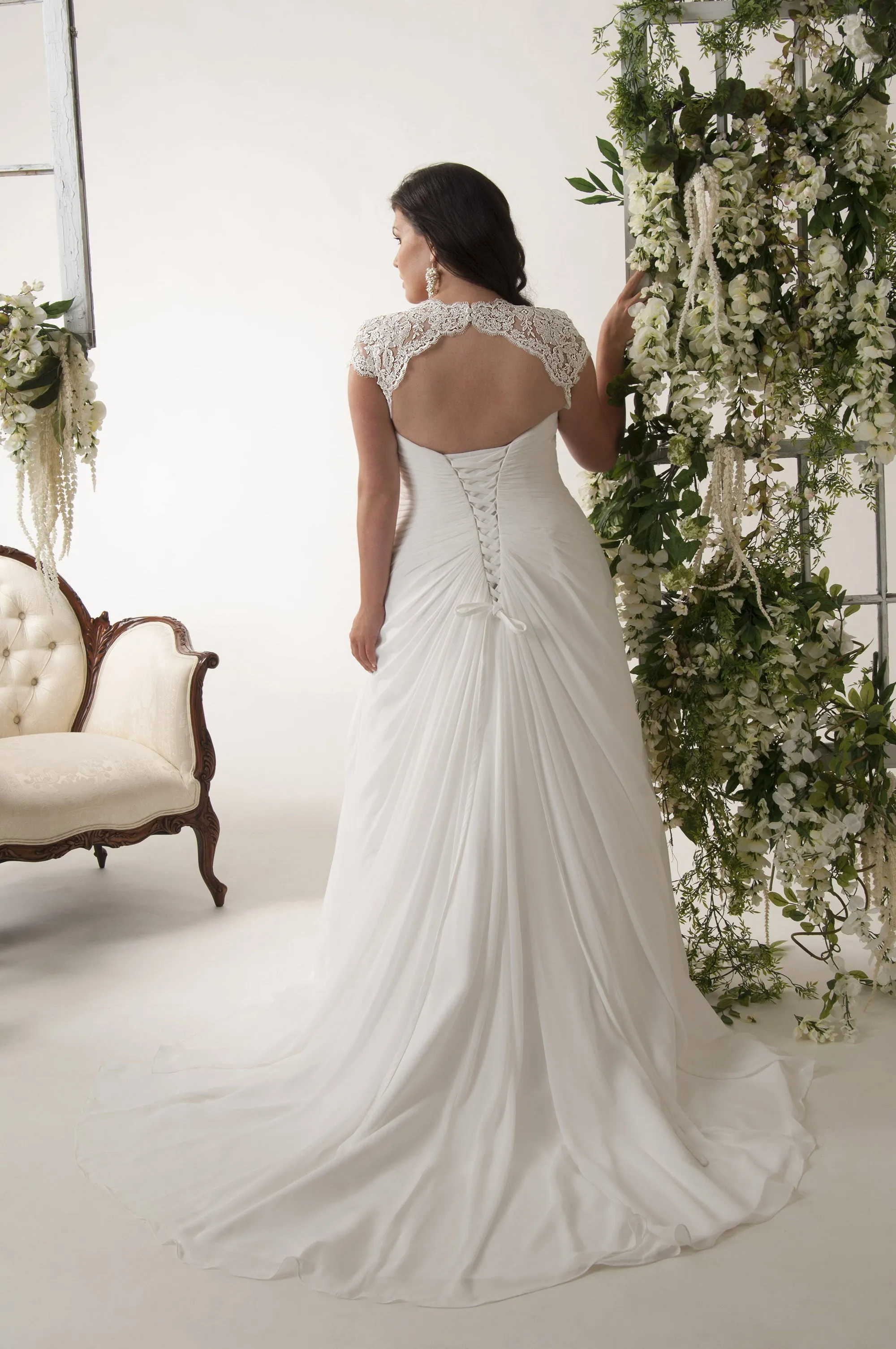 Sheath V-Neck Appliqued Cap-Sleeve Chiffon Plus Size Wedding Dress With Ruching And Keyhole-MK_703640