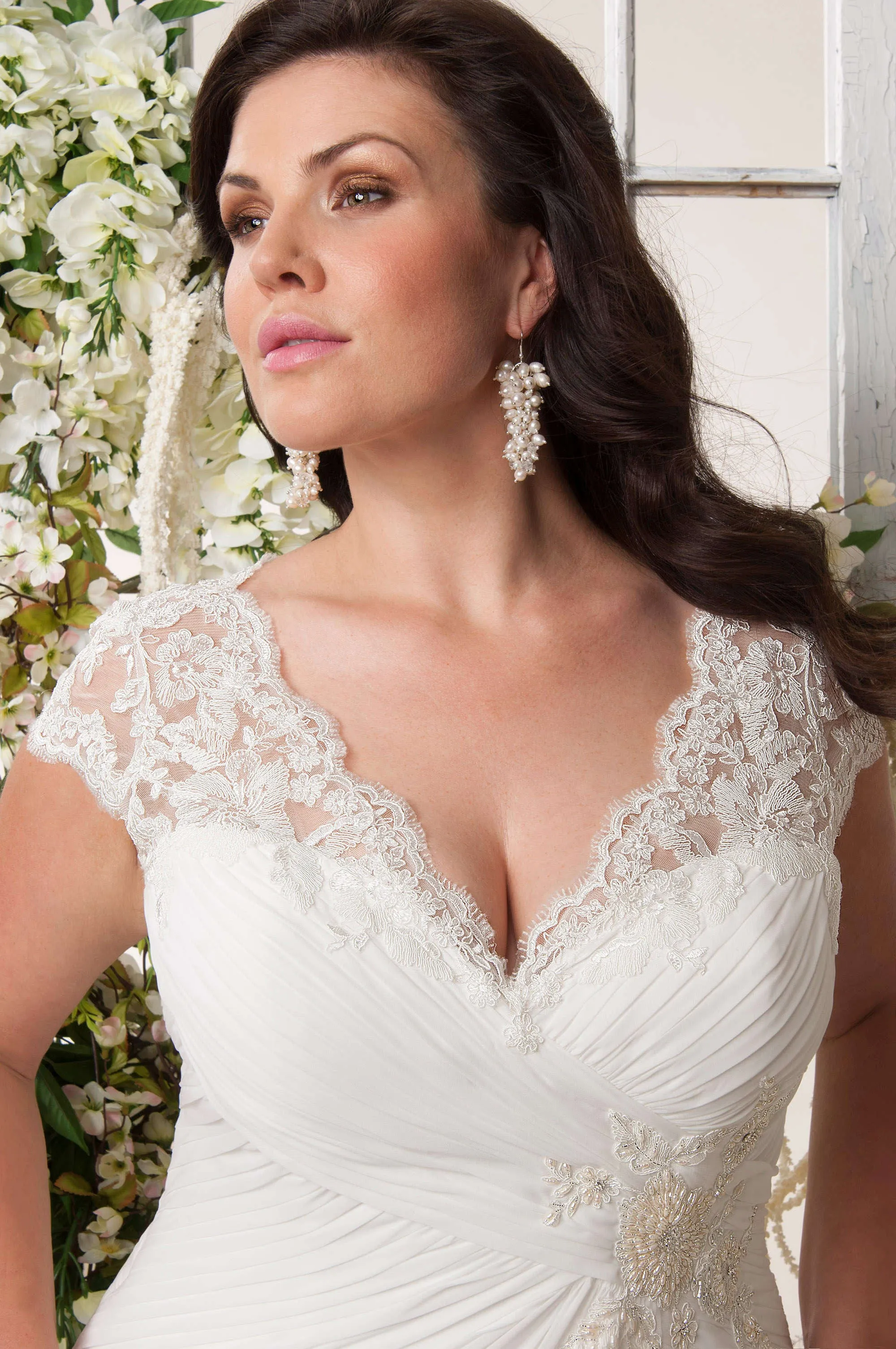 Sheath V-Neck Appliqued Cap-Sleeve Chiffon Plus Size Wedding Dress With Ruching And Keyhole-MK_703640