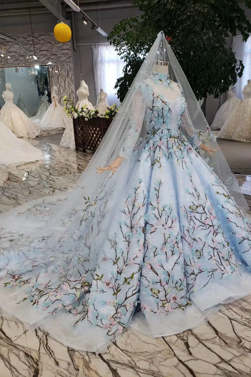 Stunning Long Sleeves Tulle Wedding Dresses with Embroidery Bridal Gown