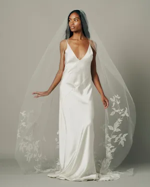 TERRA EMBROIDERED FLORAL VEIL
