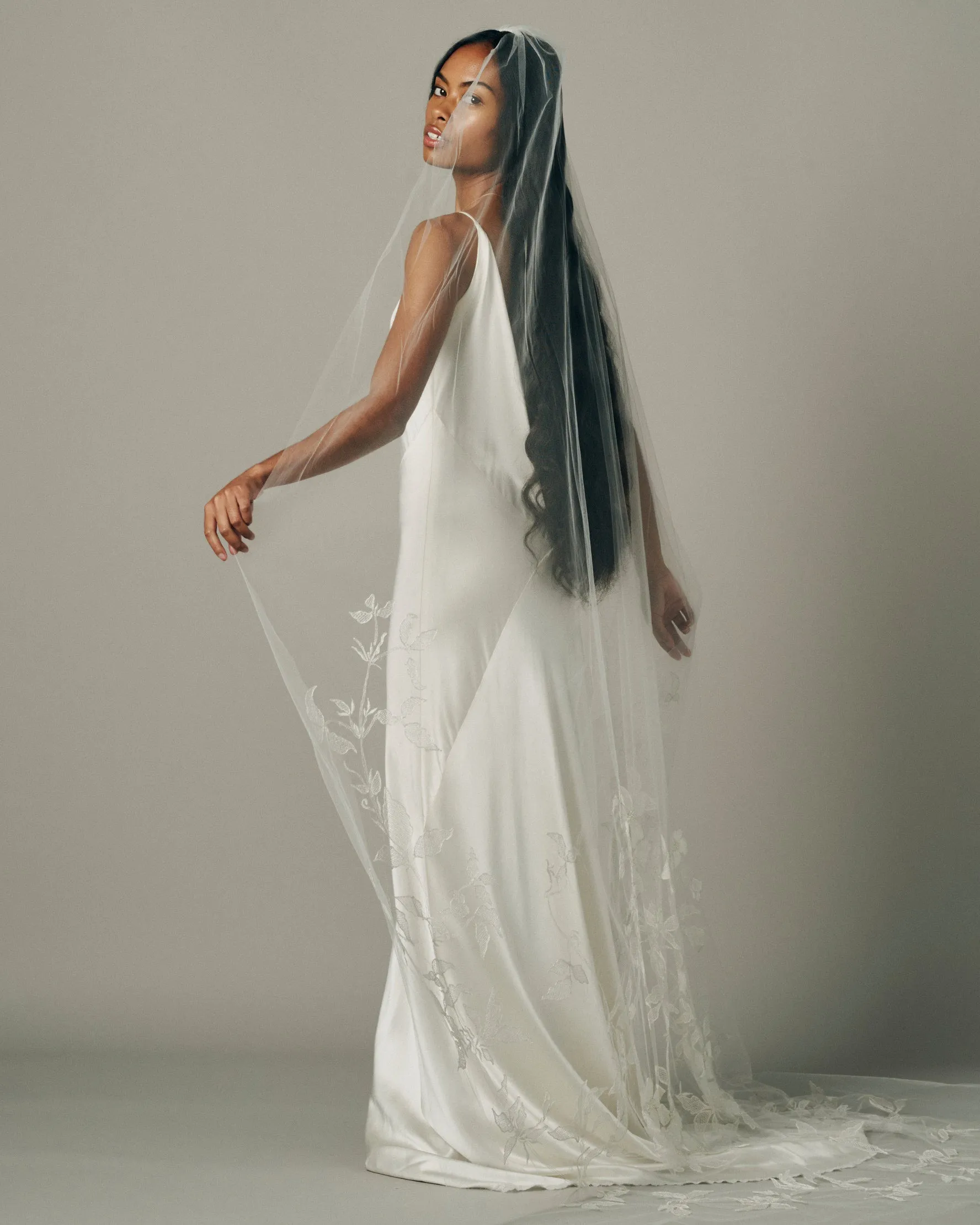 TERRA EMBROIDERED FLORAL VEIL