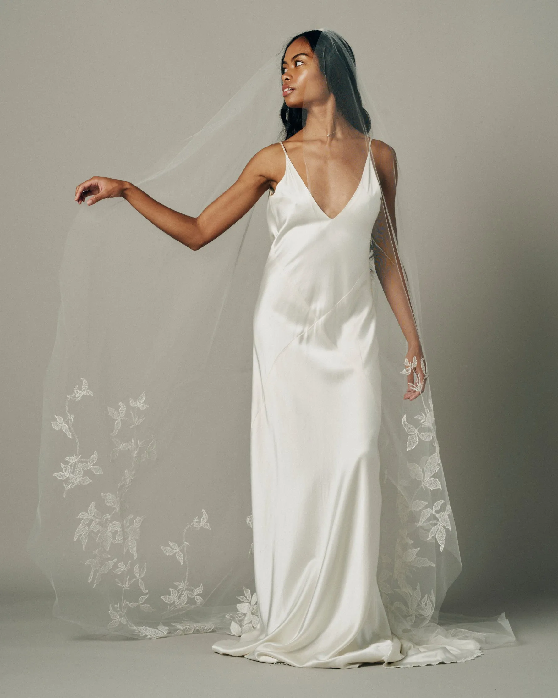 TERRA EMBROIDERED FLORAL VEIL