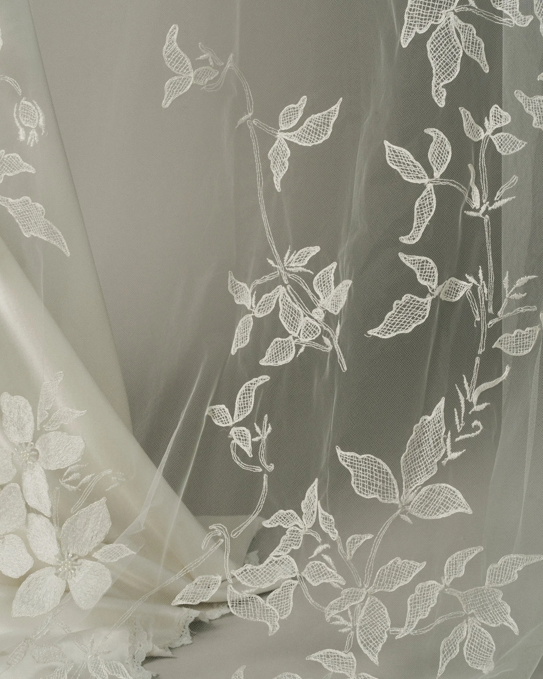 TERRA EMBROIDERED FLORAL VEIL