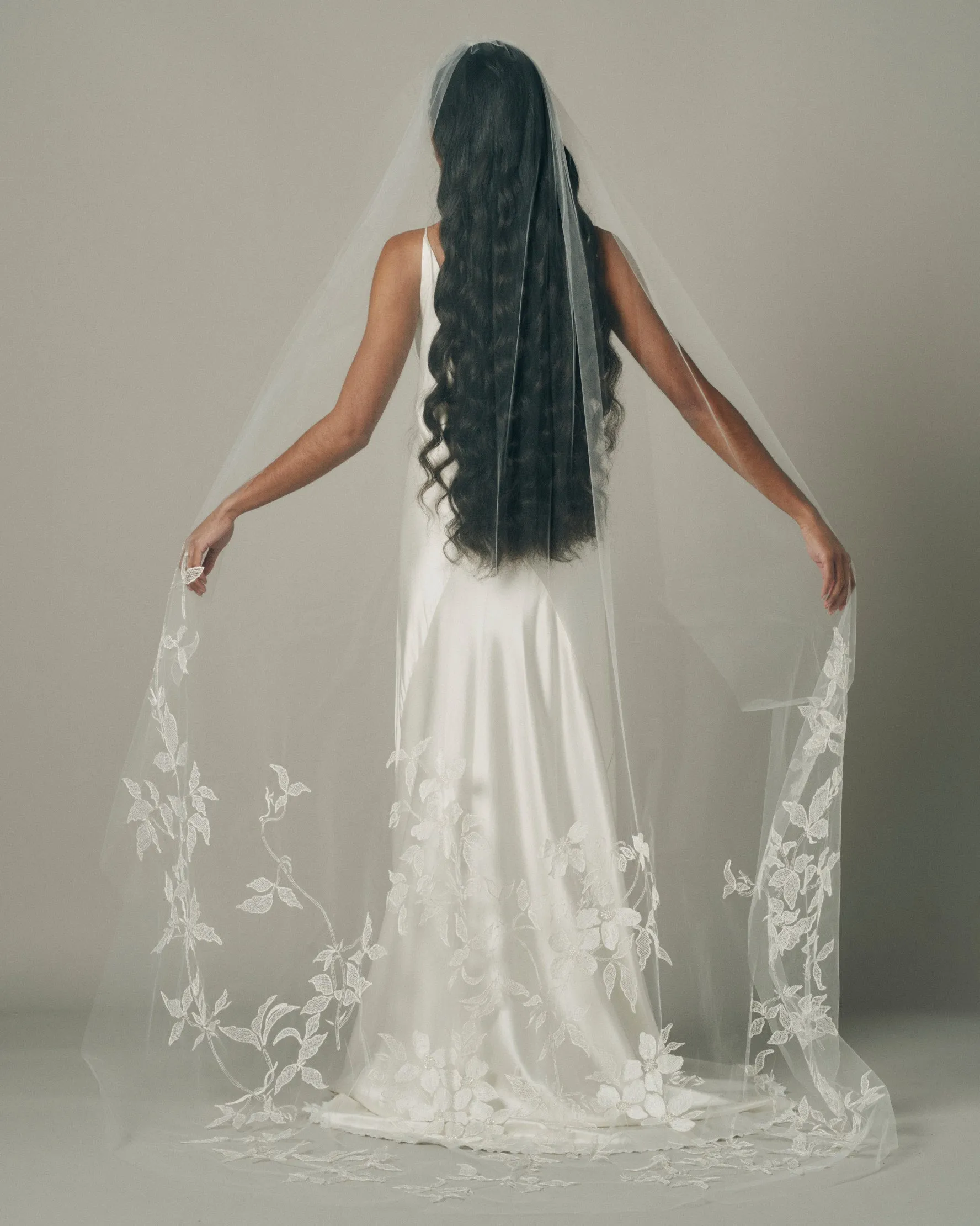TERRA EMBROIDERED FLORAL VEIL
