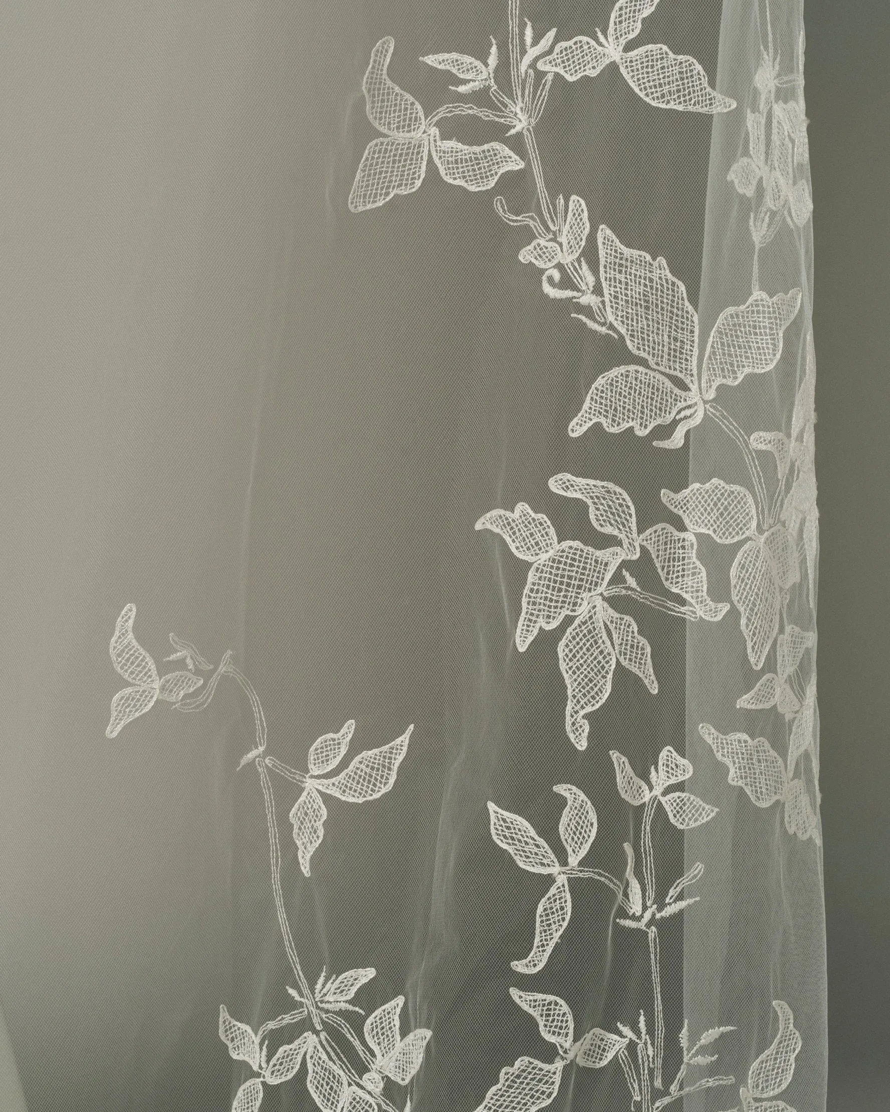 TERRA EMBROIDERED FLORAL VEIL