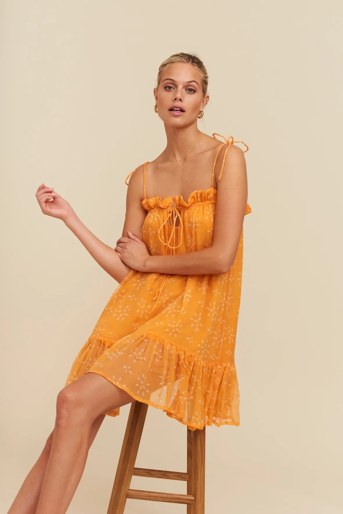 The Daisy - Apricot