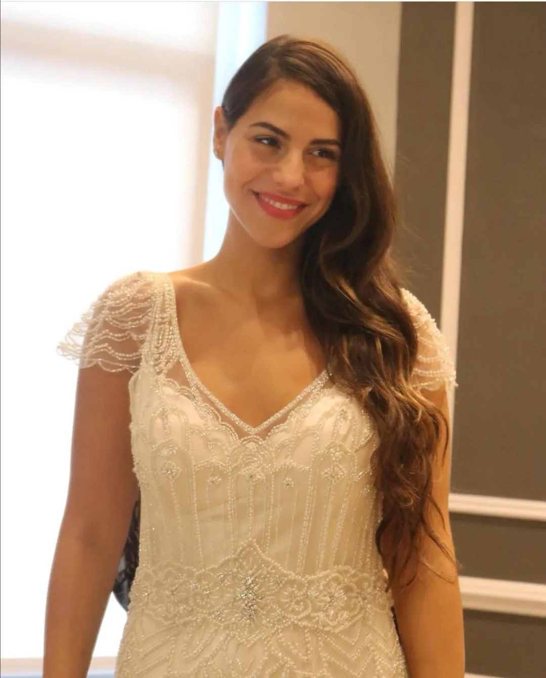 V-neckline Cap Sleeves Chiffon Bridal Dresses Crystals Bodice