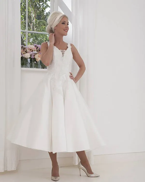 Vintage White Satin Short Wedding Dress V-Neck Lace Appliques Ball Gown Dress for Brides Tea Length